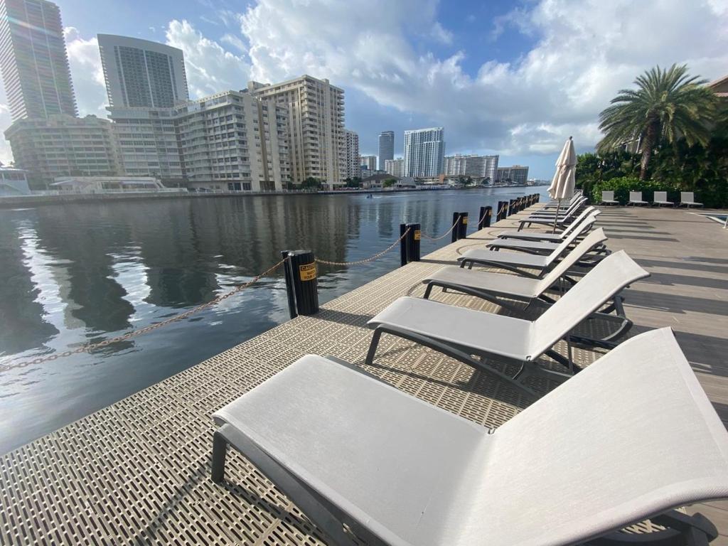Studio In Hallandale 2 Beds Холандейл Бийч Екстериор снимка