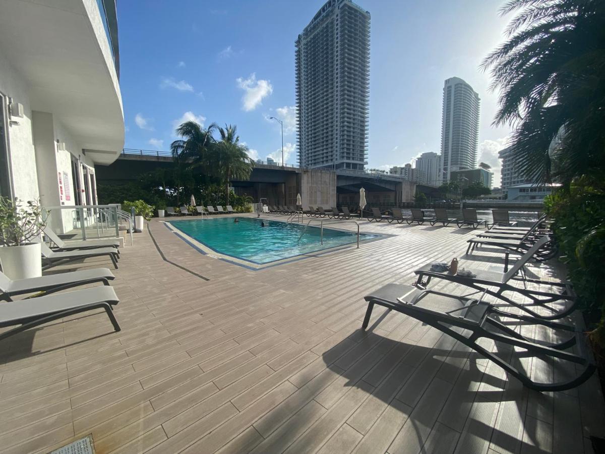 Studio In Hallandale 2 Beds Холандейл Бийч Екстериор снимка
